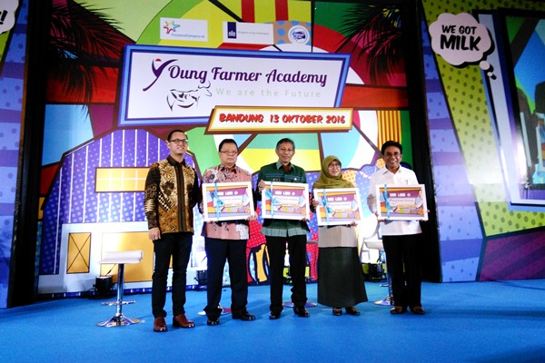  Young Farmers Academy Cetak Anak Muda Jadi Peternak Sapi Perah