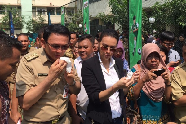  Kunker ke Marunda, Ahok Datang Ditemani Sophia Latjuba