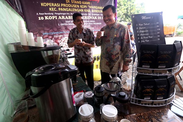  FOTO: Sekda Jabar Iwa Karniwa Hadiri Festival Tani Kopi di Unpad Jatinangor