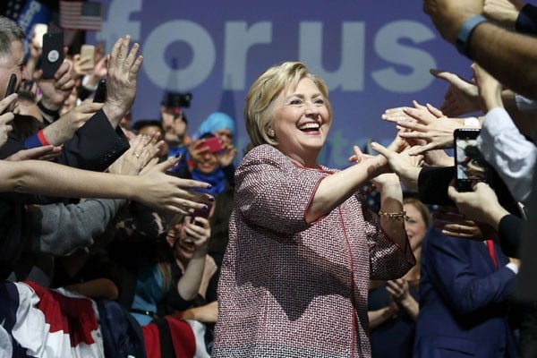  Survei Pemilih Awal, Hillary Clinton Unggul 15% dari Donald Trump