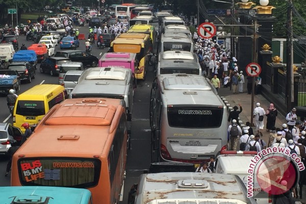  DEMO 4 NOVEMBER: Antrean Bus Ormas Mengular dari Istiqlal Hingga KKP