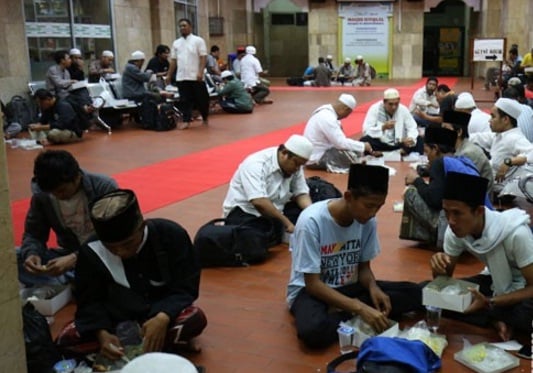  DEMO 4 NOVEMBER: Daarut Tauhid Siapkan 2.400 Bungkus Makanan di Istiqlal