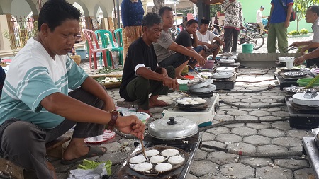  Warga Cirebon Gelar Tradisi Ngapem Bulan Safar