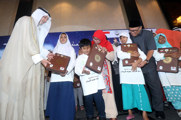  FOTO: Kuwait Wakafkan 1.000 Alquran Digital Braille untuk Tuna Netra Jawa Barat