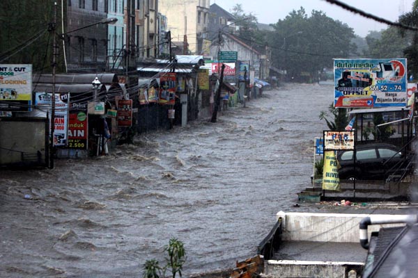  FOTO: Hujan Lebat, Bandung Dilanda banjir dan Pohon Tumbang