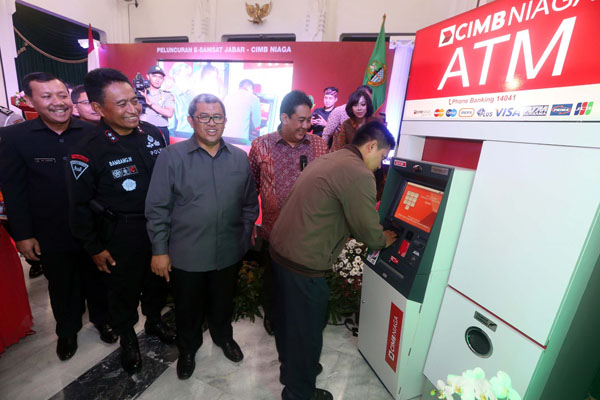  FOTO: Bayar Pajak Kendaraan Bermotor Kini Bisa di ATM CIMB Niaga