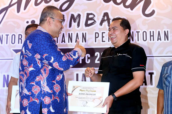  FOTO: Kanwil DJP Jabar I Beri Penghargaan Kepada KPP dan Media