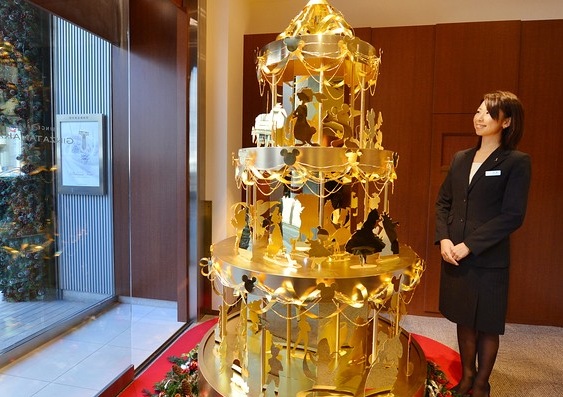  Pohon Natal Termahal di Dunia Ini Dijual Rp26 Miliar