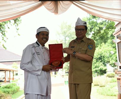  Pelajar Purwakarta Wajib Dampingi Orang Tua Bekerja Dua Minggu Sekali