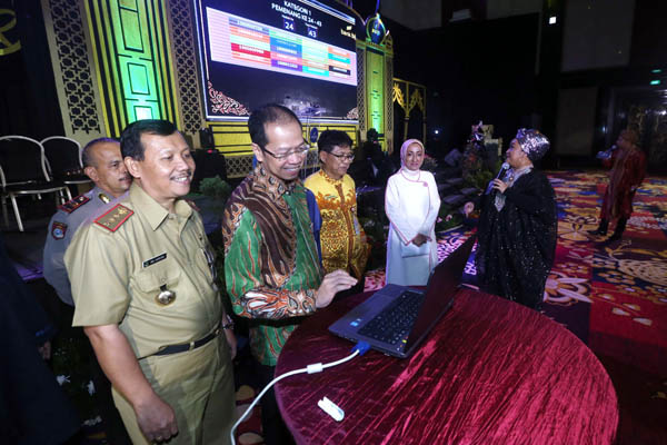  FOTO: BJB Berikan Hadiah Wisata Religi Kepada 24 Debitur Nasabah Loyal