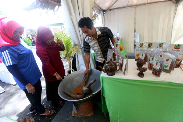  FOTO: Peringatan Hari Kelapa Di Gedung Sate