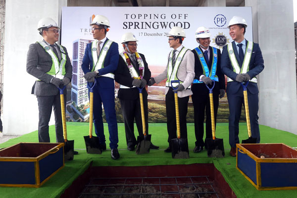  FOTO: Triniti Group Tutup Atap Proyek Springwood Residence