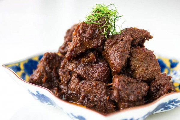  Ini Cara Tradisional Memasak Rendang di Bukittinggi
