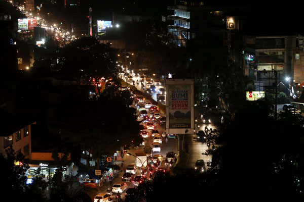  FOTO: Libur Panjang Natal dan Tahun Baru, Jalanan Kota Bandung Dipadati Kendaraan