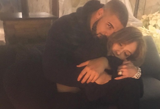  Jawab Rumor Asmara, Drake & Jennifer Lopez Posting Foto Pelukan