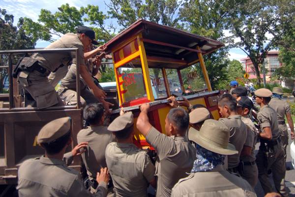  PKL di Jalan Sudirman dan Terminal Blok M Ditertibkan