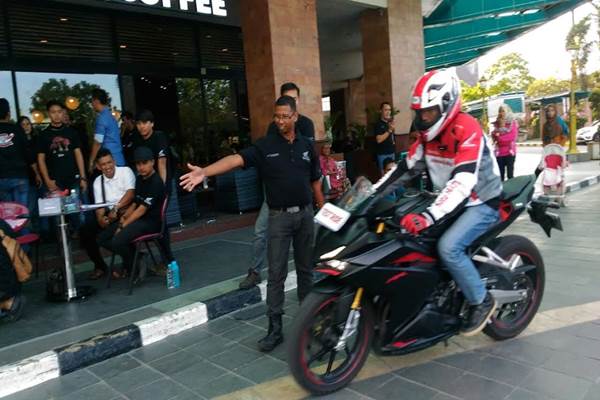  Banyak Warga Berminat Rasakan Sensasi Menunggangi Honda CBR Terbaru