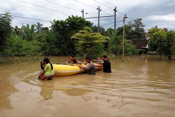  Sungai Batang Sumpur Meluap, Puluhan Rumah Terendam Air Sampai 100 Cm