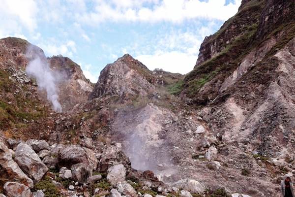  Wisatawan Diminta Waspadai Gas Beracun Gunung Ambang