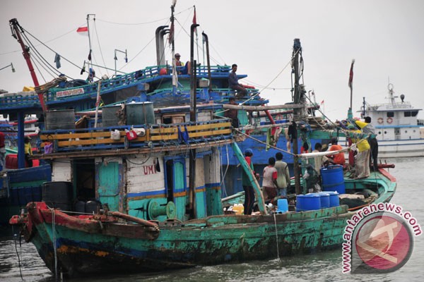  Gelombang Tinggi Hancurkan 10 Perahu Nelayan di Situbondo