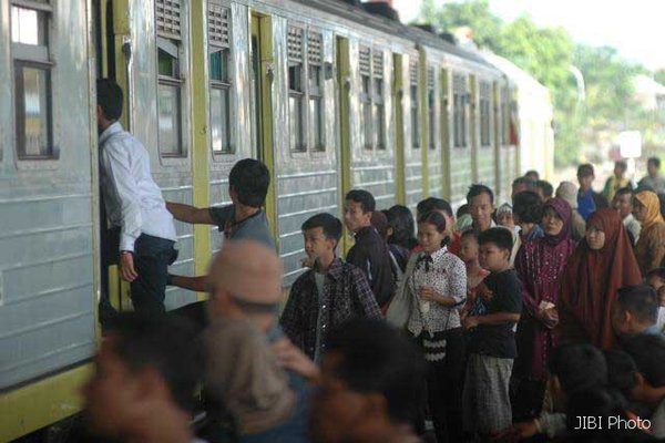  KAI Purwokerto Lakukan Konservasi Gerbong Kereta Penumpang