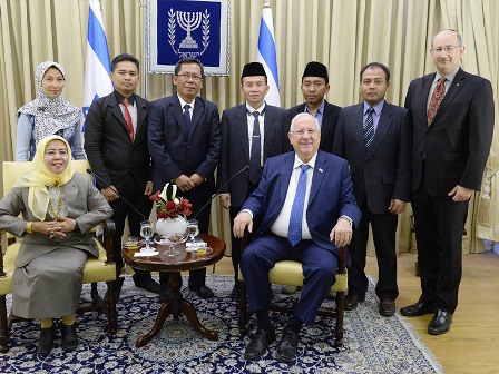  Medsos Dihebohkan Dengan Foto Pejabat MUI Bertemu Presiden Israel