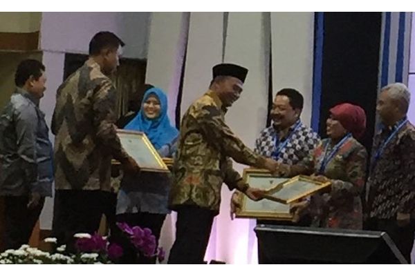  Kota Malang Diganjar Penghargaan Pengelola Pendidikan Terbaik