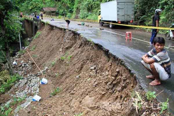  Tanah Longsor, Akses Jalan Trenggalek-Ponorogo Kembali Terganggu