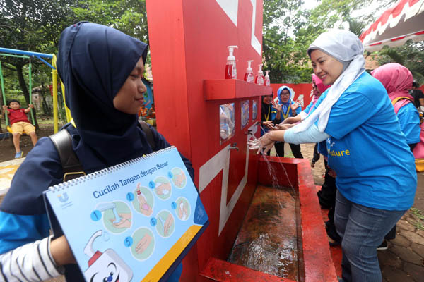  FOTO: Unilever Lengkapi Sarana Taman Tongkeng dan Edukasi brightFuture