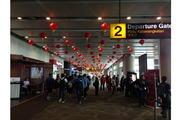  Bandara Ngurah Rai Bersolek Saat Imlek