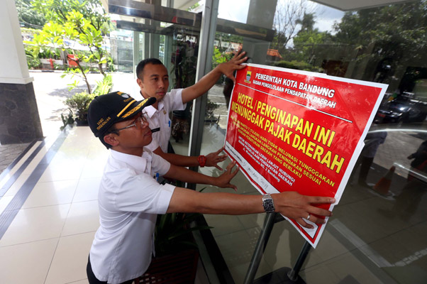  FOTO: Tunggak Pajak, Enam Hotel di Kota Bandung Disegel
