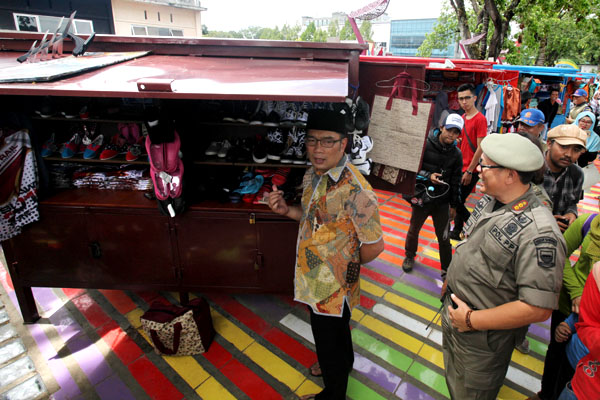  FOTO: Jelang Peresmian, RK Sambangi Skywalk Cihampelas