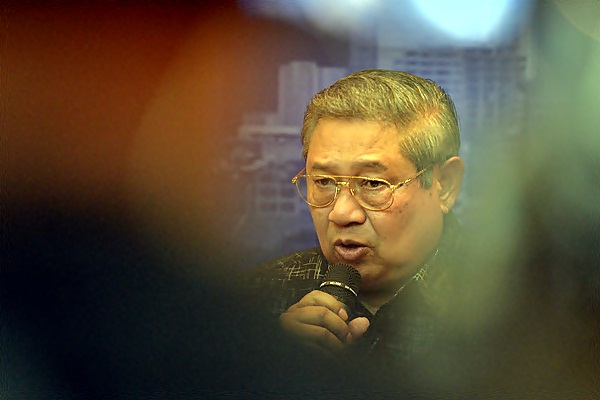 Ketua Umum Partai Demokrat Susilo Bambang Yudhoyono memberikan pernyataan pers soal dugaan penyadapan percakapan telepon dirinya dengan Ketum MUI KH Ma'ruf Amin, di Wisma Proklamasi, Jakarta, Rabu (1/2)./Antara-Widodo S. Jusuf