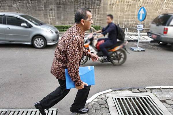  Suap Emirsyah Satar : KPK Periksa 3 Saksi