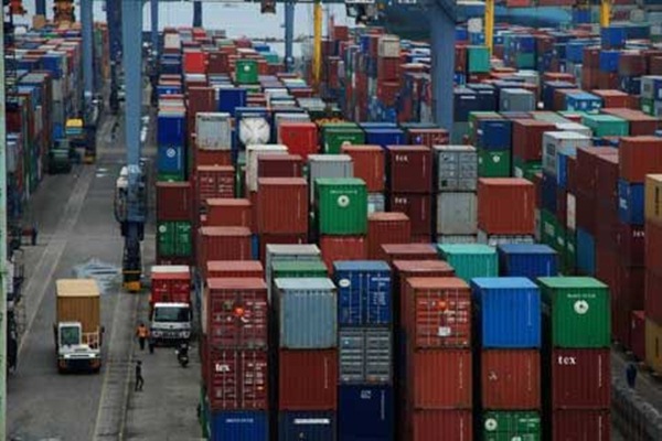  Arus Peti Kemas PT TPS Surabaya Naik 1,6% pada 2016