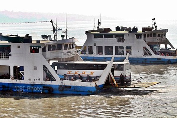  Cuaca Buruk, Sejumlah Lintasan Pelayaran Ditutup