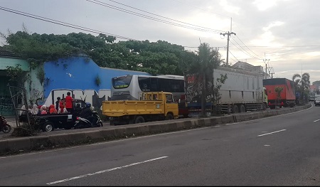  Akibat Jalan Rusak di Pantura, Antrean Kendaraan Mulai Palimanan Hingga Jamblang