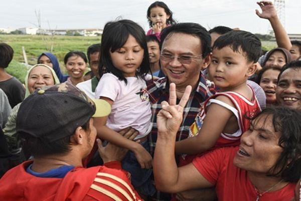  PILGUB DKI 2017: Ahok Diserbu dan Dikerumuni Anak-Anak Rawa Binong