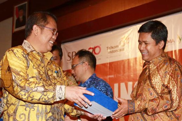  Bisnis Indonesia Raih The Best of National Newspaper IPMA 2017