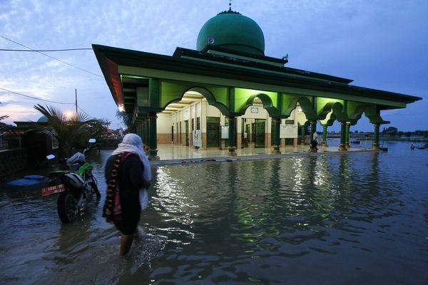  BANJIR KALI LAMONG, Warga Sumberejo Pakal Enggan Mengungsi