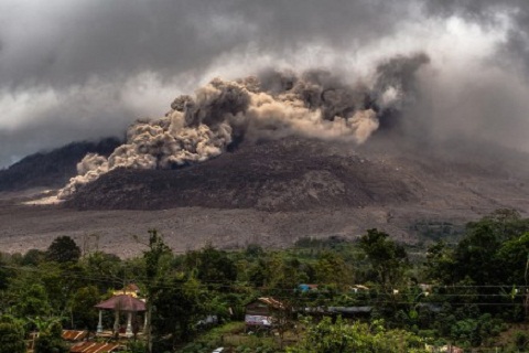  Erupsi Gunung Sinabung Meningkat, Keterbatasan Lahan Hambat Relokasi