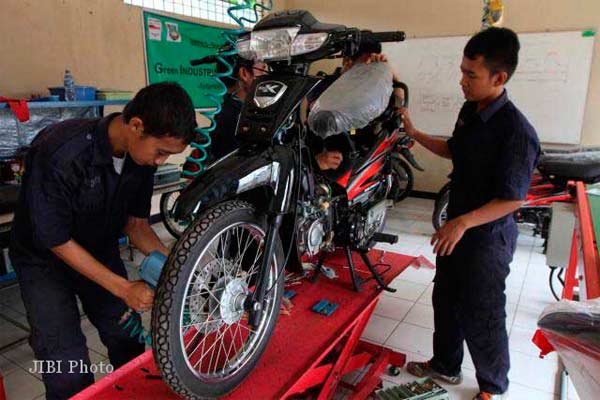  BISNIS INDONESIA : Insentif Kolaborasi SMK & Industri Disiapkan