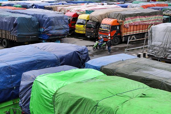  Transportasi Antarpulau Tertahan Cuaca Buruk