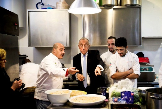  Presiden Portugal Makan Siang Bersama Pengungsi Irak & Suriah