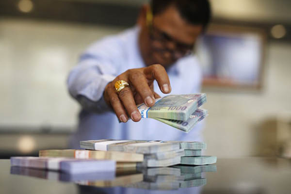  RUPIAH ATAS DOLAR AS 9 FEBRUARI: Moody\'s Merevisi Naik Outlook RI Jadi Penggerak Kurs