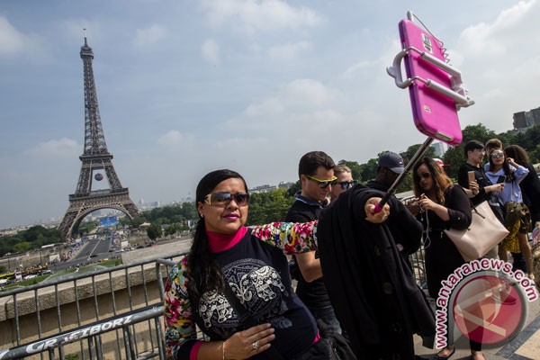  Menara Eiffel Bakal Dipasang Dinding Kaca