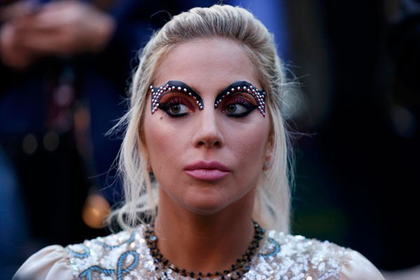  Lady Gaga Pacaran Dengan Agennya Sendiri
