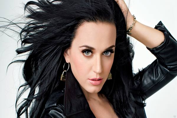  Katy Perry Rambah Bisnis Alas Kaki