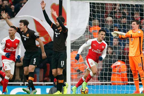  Hasil Liga Inggris: Dua Gol Sanchez Bawa Arsenal Taklukkan Hull