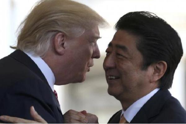  Trump dan Abe Tentukan Masa Depan di Lapangan Golf